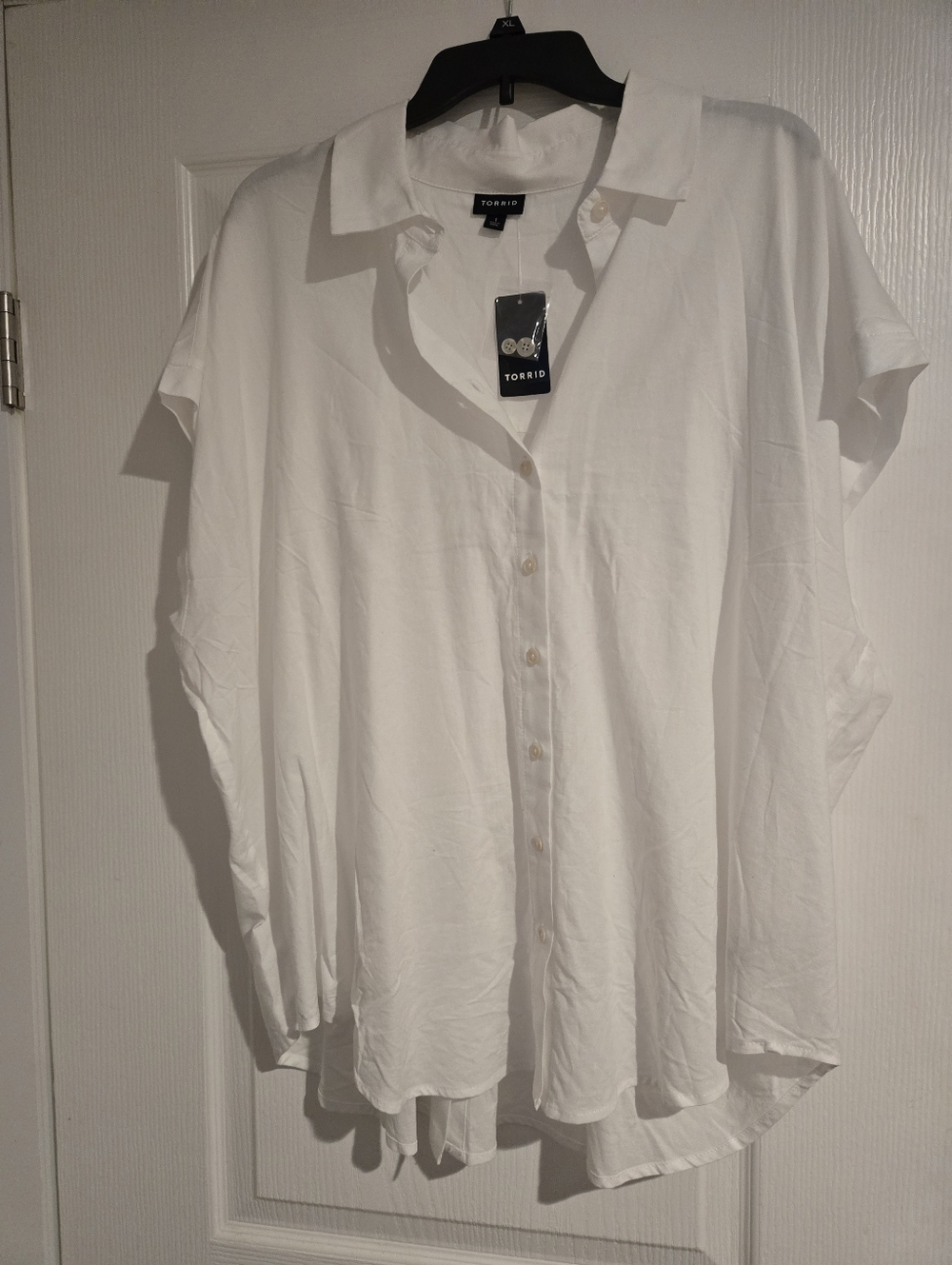 torrid White Button-Front Dolman Sleeve Blouse